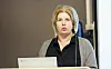BA OM FORUTSIGBARHET: Hanne Hauge (SV) ba kommunestyret gjøre som de taler. – Ordet «forutsigbarhet» er vel nesten slitt ut her i kveld, men det er bortkastet tid å endre skjenkeforskriftene utenom revisjon, mente hun. Foto: Ingrid Hemming (arkiv)