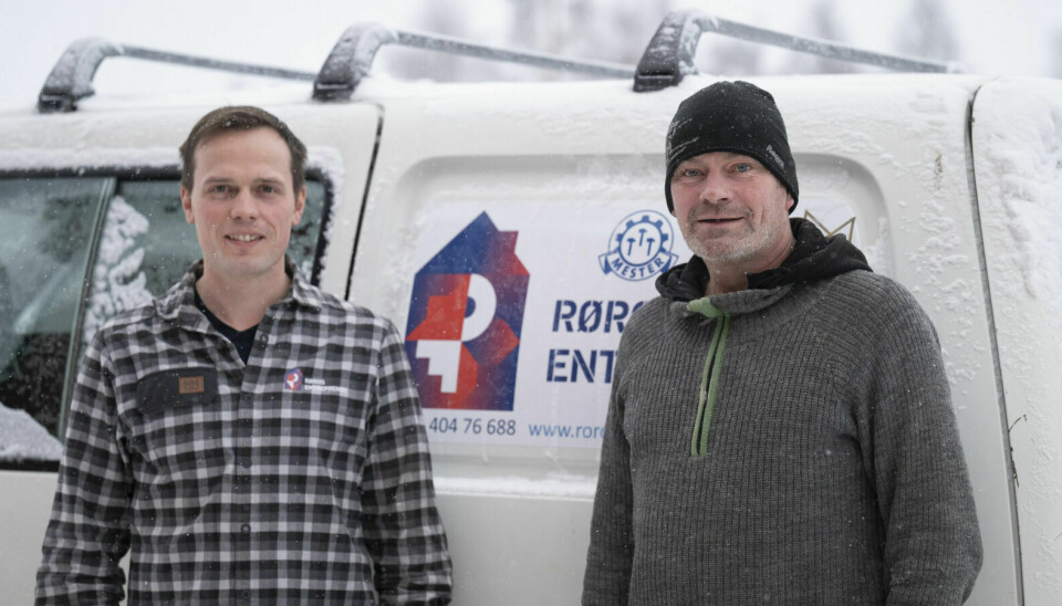 FRA 9 TIL 32 MILLIONER: Steinar Tamnes (t.v.) og Amund Bromstad er to av eierne bak Røros Entreprenør som har oppfylt kravene til å få utnevnelsen gasellebedrift for tredje år på rad. Selv er de mest stolte over sine ansatte og å bidra til lokal verdiskaping. Foto: Trond Haugan
