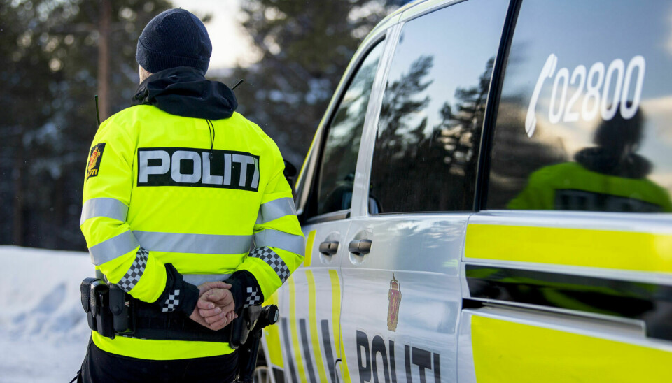 KONTROLL: Politiet holdt kontroll på Røros søndag. Foto: Cecilie Bergan Stuedal