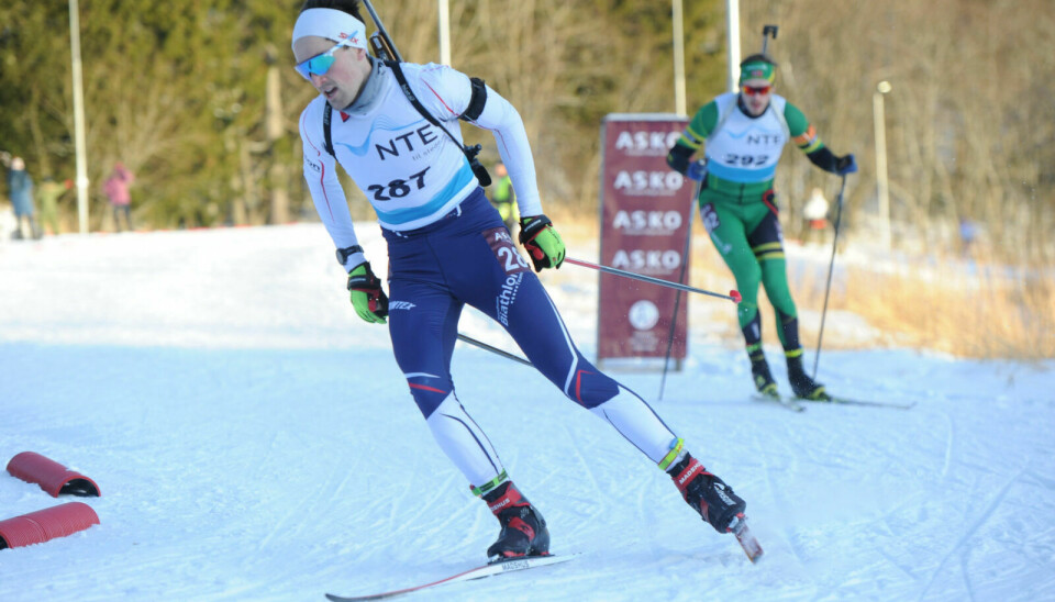 TIL TOPPS: Håvard Kne Galåen har all mulig grunn til å være fornøyd etter at han i helga vant sitt aller første norgescuprenn i skiskyting. Foto: Svein Halvor Moe