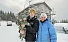 GLEDER SEG: Solveig Bollingmo Svardal, Helge og Mattias Fætten Almås gleder seg til de kan flytte inn, og planen er å kunne feire neste jul på det nye småbruket. Foto: Cecilie Bergan Stuedal