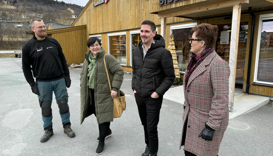 BLIR PILOTER: Holtålen og Rindal kommuner blir en del av et nasjonalt pilotprosjekt for bygdevekstavtaler. Det fører til fornøyde politikere. Fra venstre: Holtålen-varaordfører Per Langeng (Sp), Rindal-ordfører Vibeke Langli (Sp), Holtålen-ordfører Arve Hitterdal (FH) og stortingsrepresentant Heidi Greni (Sp). Foto: Marius Haugan Lillegjære