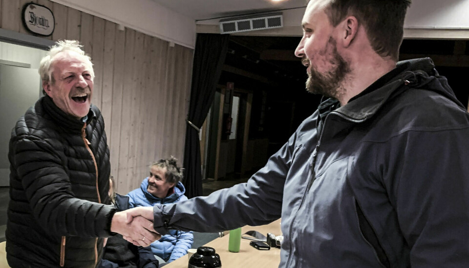 SOLGT: Grendeutviklingslag i Brekken med Kristoffer Tamnes (til høyre) i spissen har kjøpt det gamle kommunehuset for 170.000 kroner av Lars Berger. Foto: Marit Manfredsdotter