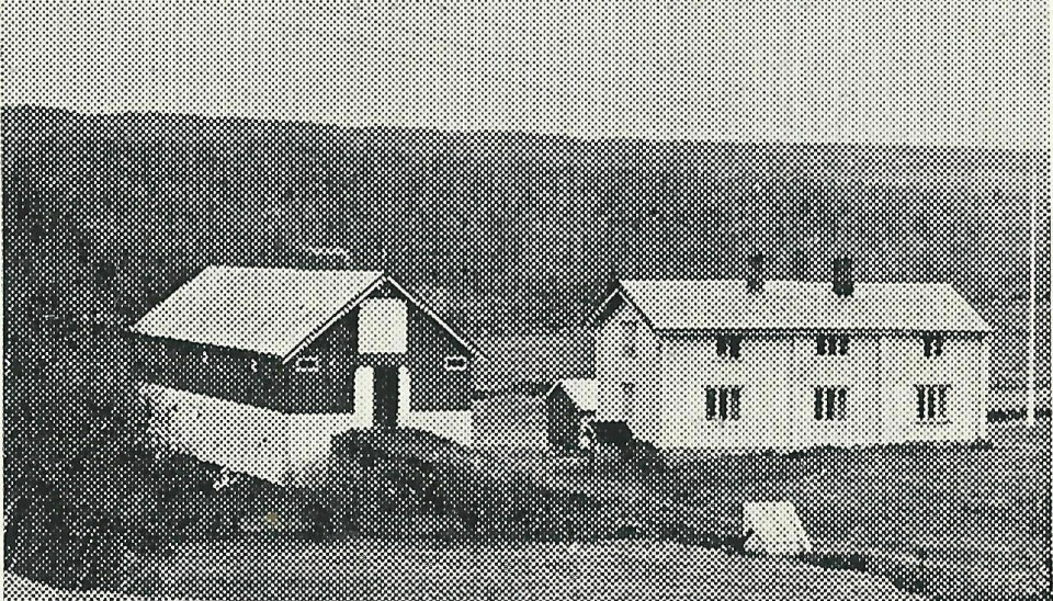 MOEN GÅRD: Området lengst nord i Glåmos gamle skolekrets vart kalla «Hølet». Der var Even O. Moen fødd og hadde barneår – på gården Moen bnr. 12, bnr 1. Foto: Privat