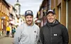 FILMET PÅ RØROS: Produsent i «71 grader Nord» Mads Pettersen og programlederen, Tom Stiansen, tilbrakte seks dager på Røros for å filme tre etapper til den nye sesongen av «71 grader nord: team – kjendis». Foto: Cecilie Bergan Stuedal