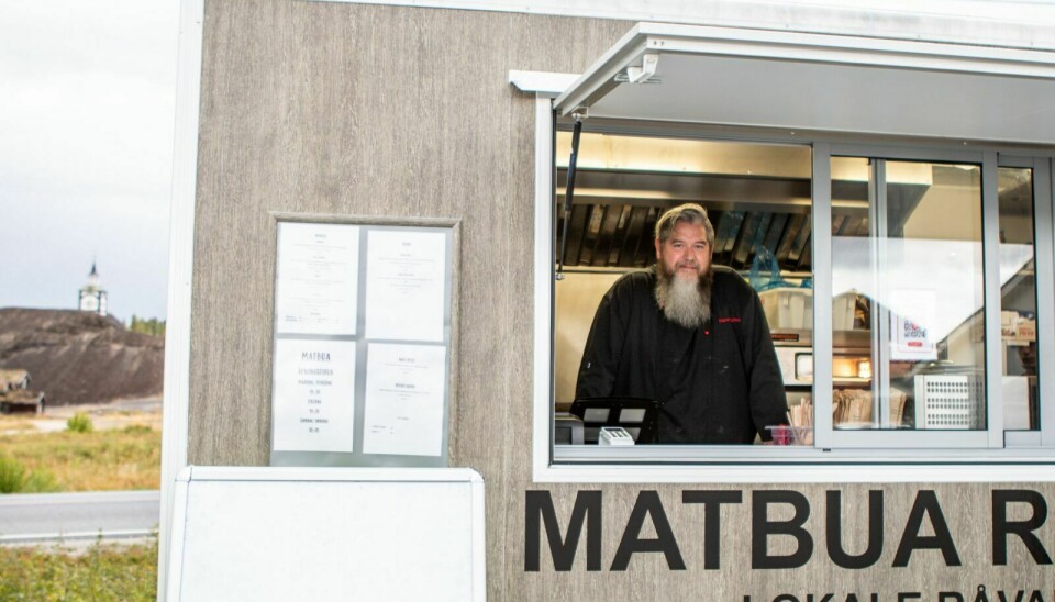 STENGER: Magnus Häggblom velger å stenge Matbua Røros på grunn av høye strømpriser. Foto: Marit Langseth
