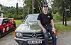 BILVETERAN: Henrik Ekstrøm (86) er med på Rally Classic for andre år på rad. I år kjører han en 1984-modell Mercedes 500 SEC. Foto: Marius Haugan Lillegjære