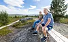 MER BRUKT: Gunnar Hegre (T.V.) og Gunnar Berg (T.H) håper at vedlikeholdsarbeidet vil gjøre at flere vil benytte seg av muligheten til å gå opp til Fjellkirka. Foto: Cecilie Bergan Stuedal