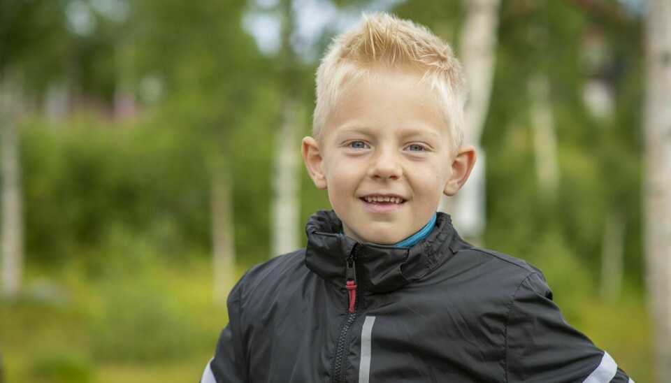 ENSOM MAJESTET: Sverre Wiliam Wierda Hasfjord er eneste førsteklassing ved Glåmos skole. Foto: Cecilie Bergan Stuedal