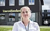 FRA FJORD TIL FJELL: Stine Aarvik kommer fra Fosen til Røros for å jobbe som trainee i kommunikasjonsavdelingen hos Rørosbanken. – Det var faglig variasjon og utfordring som fristet, sier Aarvik. Foto: Ingrid Hemming