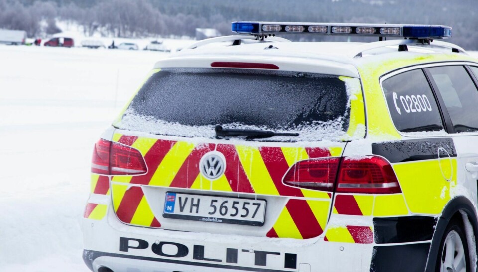 BØTER: Politiet delte ut bøter i en trafikkontroll ved Røros sentrum mandag. Illustrasjonsfoto: Eli Wintervold