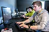 ØNSKER MER AKTIVITET: Ålen IL E-sport setter aktiviteten på pause og ønsker seg flere deltakere. – Det er ikke mye aktivitet, for det er lite folk som møter opp på trening, sier driver Iver Ryen Hov (t.h) av e-sportgruppa. Arkivfoto: Eskil Buseth Folstad