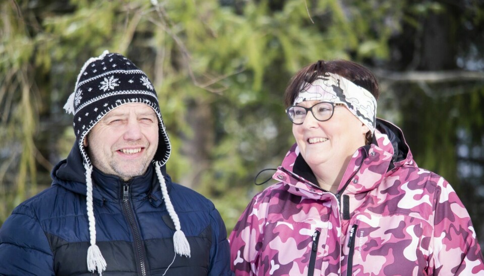 TRIVSEL: Joar Aspås og Brit Eva Lundereng gleder seg til å åpne lavvoen ved Gauldalsløypa: – Vi satser på trivsel, sier Aspås. Foto: Eskil Buseth Folstad