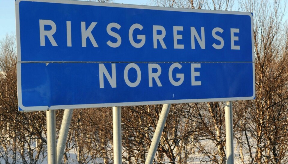 MÅ TESTES: Alle som skal passere grensa til Sverige må dokumentere en fersk antigen hurtigtest. Foto: Nils Kåre Nesvold