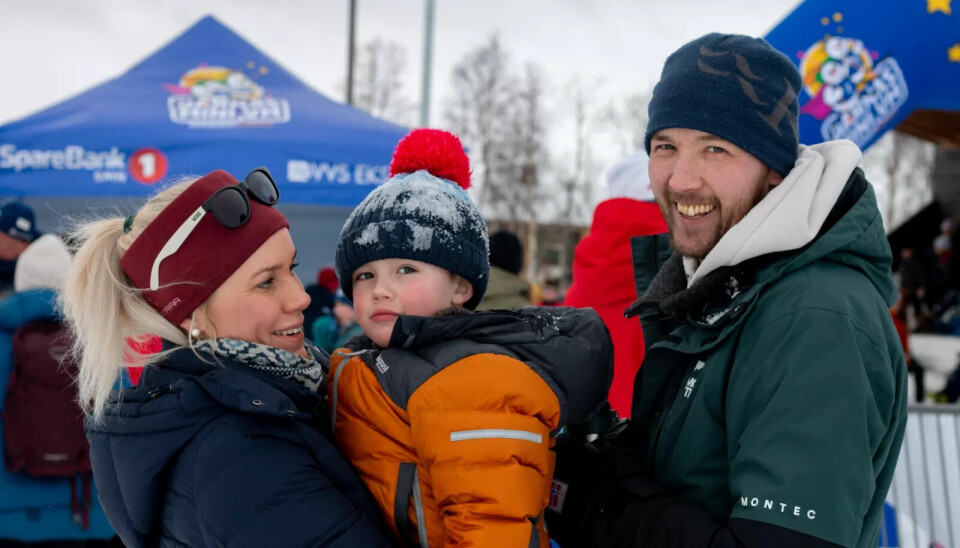 FORNØYDE: Tina Binachi, Anton og Fredrik Thørn Kolberg var godt fornøyde med dagen på Øra stadion. Foto: Marit Langseth