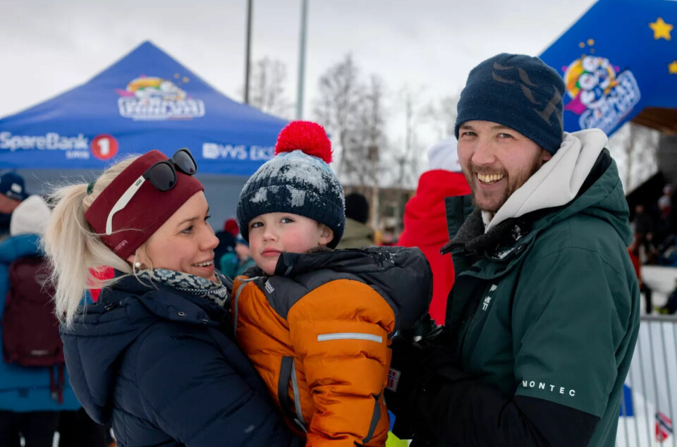 FORNØYDE: Tina Binachi, Anton og Fredrik Thørn Kolberg var godt fornøyde med dagen på Øra stadion. Foto: Marit Langseth