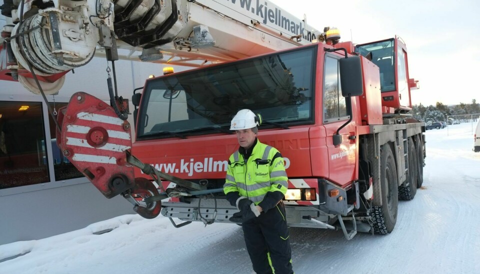 GLAD: Bjørn Røistad er mangeårig ansatt hos Kjellmark AS og er glad for at det nå er full fart i byggenæringen på Røros. Foto: Per Morten Hoff