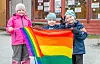 KAN VÆRE DEN MAN VIL: Ylva, Marius og Lukas går i Kvitsanden barnehage på Røros. I ukene barnehagen har jobbet med Pride, har de hatt fokus på at man kan være akkurat det man vil. Alle foto: Eli Wintervold Foto: Eli Wintervold