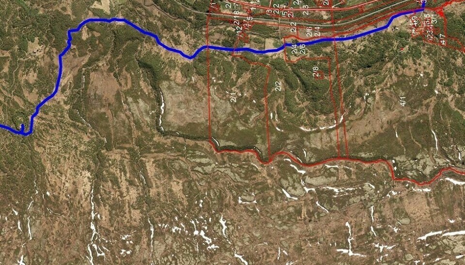 KAN BLI SKILØYPE: Den blå linjen i kartet, som er lagt inn ved hjelp av GPS, illustrerer den foreslåtte skiløypetraseen mellom Rugeldalen stasjon og Holden i Ålen. Rugeldalen stasjon finner du i høyre hjørne av kartet. Kart: Holtålen kommune