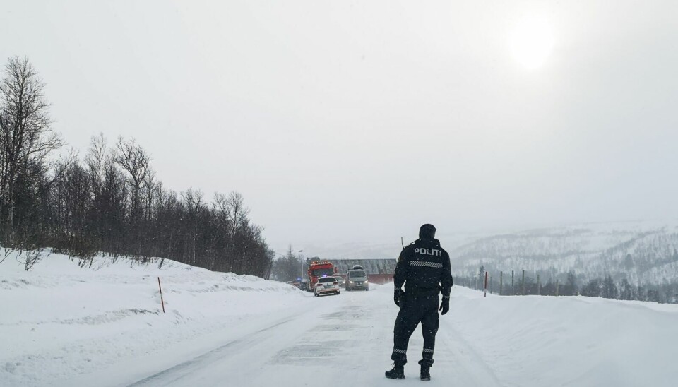 Statens vegvesen opplyser at det er manuell dirigering på fylkesvei 30 ved Spellan etter trafikkulykka. Foto: Tipser