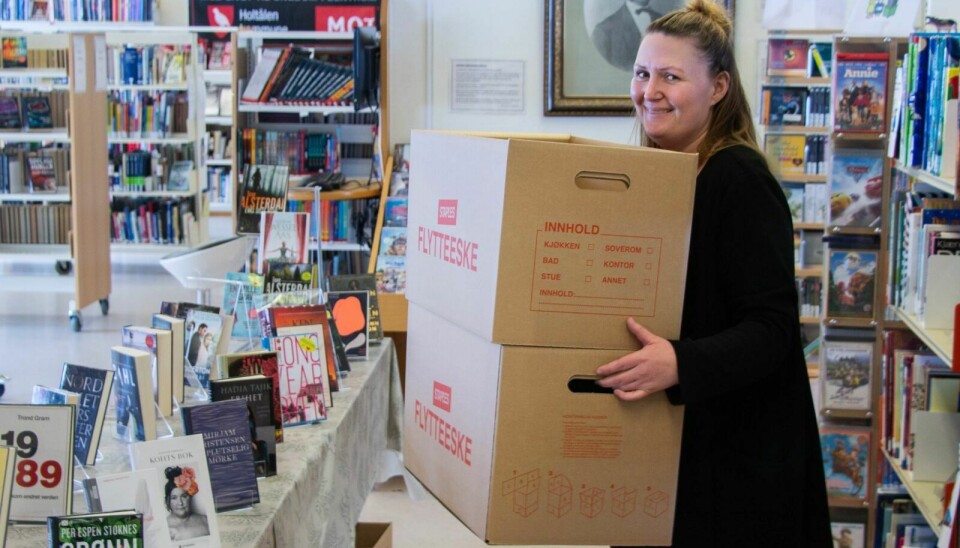 FLYTTER: Biblioteksjef Mari Aas tar snart fatt på flyttinga av Holtålen folkebibliotek. – Det kommer til å bli spennende, men også mye arbeid, sier hun. Foto: Eskil Buseth Folstad