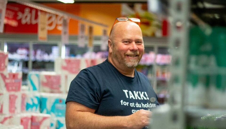 FORNØYD: Påskehandelen har vært god ved Coop Marked Ålen. – Vi er overrasket, men strålende fornøyd, sier butikksjef Einar Haseth om årets påskehandel. 	Arkivfoto: Marit Langseth