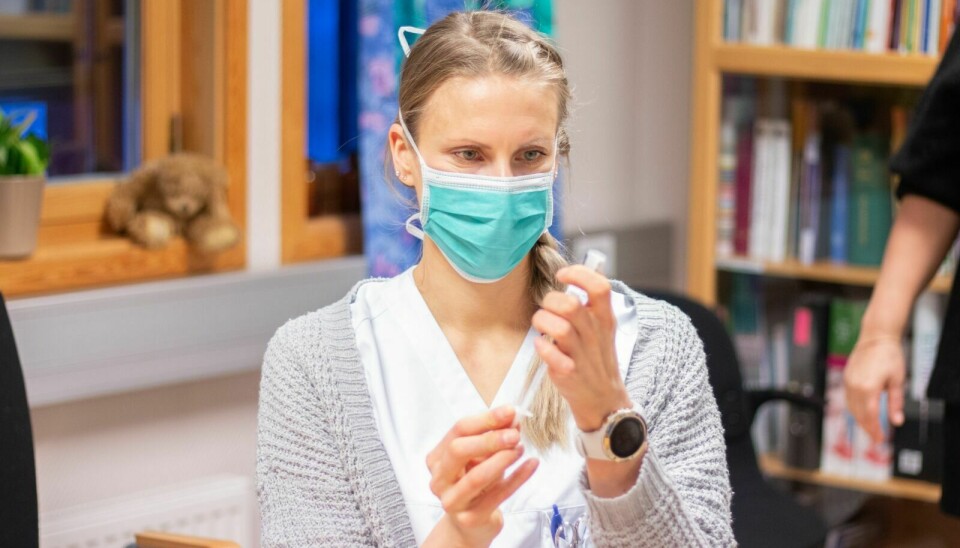 VAKSINEKOORDINATOR: Trude Rokkones er vaksinekoordinator i Røros kommune. Foto: Marit Langseth