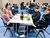 DEKKET BORD: Elever ved niende trinn på Røros skole feiret onsdag 10-årsjubileet for Trøndersk Matmanifest. F.v: Marit Reitan Solli, Erica Granquist, Sander Skott Vangsgjelten og Endre Oppdal Unsgård. Foto: Privat