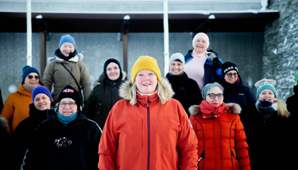 I DE BESTE HENDER: Inga Marie Ranøien sammen med de andre deltakerne på kreftrehabiliteringsprogrammet på Unicare Røros. – Her er vi i de beste hender, sier hun. Foto: Eli Wintervold