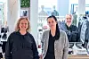 FROST DAME: F.v. butikksjef Anna Klemmetvold Norvik og nyansatt Tiril Leistad Sandvik. Leistad Sandvik erstatter Ellen Kristine Klemmetvold (t.h.) som i en overgangsperiode leies ut til Frost fra Kunst og kaos. Foto: Marit Langseth