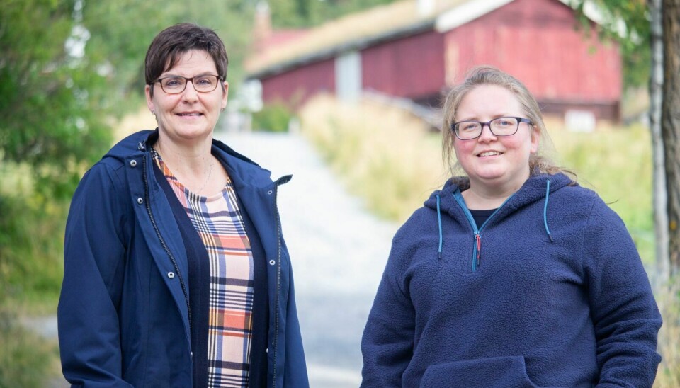KURSLEDERE: Iren Hummelvoll (t.v) og Kari-Merete Aamo i Os kommune sitt demensteam er blant kurslederne i pårørendeskolen. Foto: Eskil Buseth Folstad