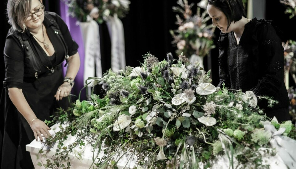 STARTET BEGRAVELSESBYRÅ: Gunn-Heidi Kvernrød og datter Lene Smestu startet opp Fjellpryd begravelsesbyrå. Foto: Marit Manfredsdotter