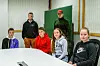 IKKE SÅ GLAD I HJEMMESKOLE: Disse seks ungdommene fra Hov skole er nokså enige om at hjemmeskole ikke var optimalt. F.v.: Michael Haugen, Steffen Nygård Jensvold, Mons Ola Dragmyrhaug, Julie Aunøien, Helge Skogaas og Kari Aas. Foto: Marit Langseth