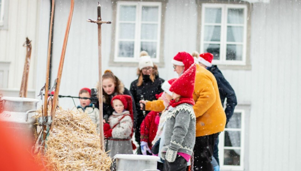 FJORÅRET: Det blir ingen tradisjonell åpning av julemarkedet som tidligere år. I stedet blir det i år julekonserter og julehandel gjennom hele desember. Foto: Marit Langseth
