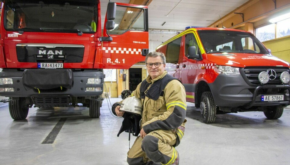 SLUTTER: Brannkonstabel Anders Hegseth gir seg etter tjue år som brannkonstabel i Holtålen. – Det blir litt merkelig å slutte, for det å være brannmann har nærmest har blitt en livsstil, sier han. Foto: Eskil Buseth Folstad