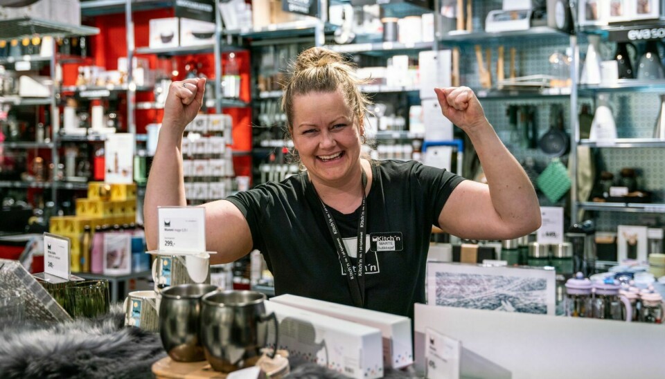 JUBLER: Marte Skancke og Kitch’n ved Domus kjøpesenter ble kåret til årets faghandelsbutikk for 2019 i Coop Midt-Norge. – Fantastisk artig å bli satt pris på, sier hun. Foto: Nils Kåre Nesvold