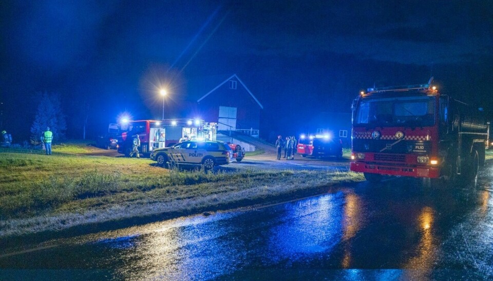 BRANN: Det begynte å brenne i et bolighus langs Aursundveien fredag kveld. Foto: Nils Kåre Nesvold