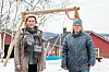 FOKUS PÅ BOSETTING: – Røros kommune burde heller jobbe for å øke fokuset på bygdeliv og bosetting i bygdene, sier FAU-medlem Linn Wiggen til venstre. FAU-leder Lene Gullikstad sier hun vil kjempe med nebb og klør for å beholde skolen på Glåmos. Foto: Marit Langseth