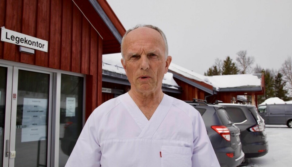 BRUK LEGEKONTORET: Lege Per Arne Gjelsvik ber folk om å bruke legekontoret som vanlig og forsikrer om at de har svært gode rutiner for smittevern. Foto: Geir Tønset