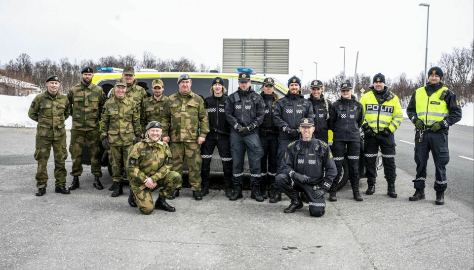 BLE TAKKET AV: Fredag ble HV-soldatene som har tjenestegjort i to måneder på Vauldalen takket av. Nå overtar politiet grensekontrollen. Foto: Nils Kåre Nesvold