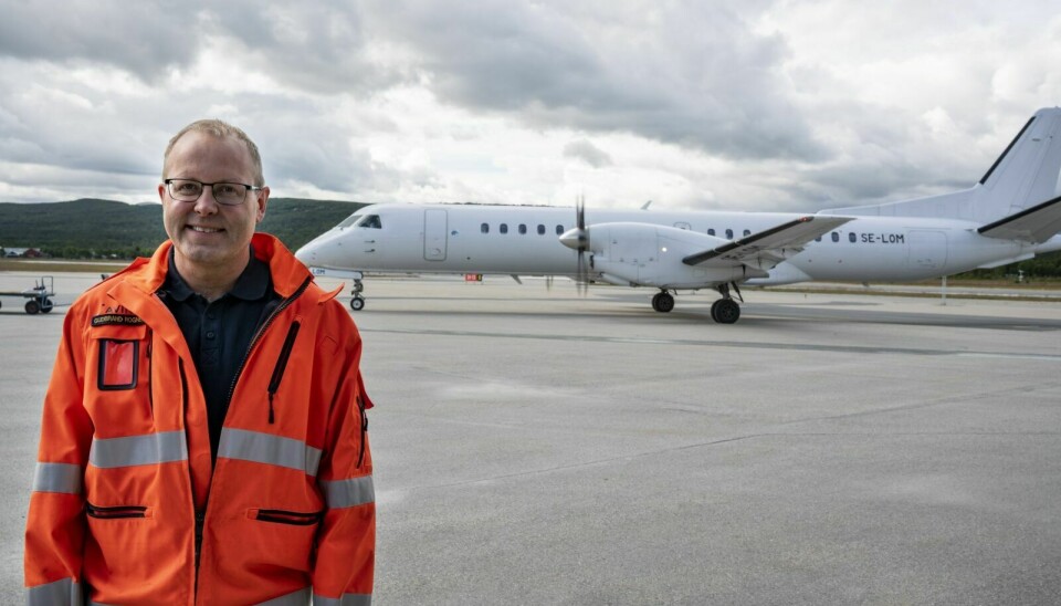 BEKYMRET: Lufthavnsjef ved Røros lufthavn, Gudbrand Rognes, er bekymret for flybransjen generelt. – Vi er også bekymret for at nedgangen i flytrafikken får negativ effekt på lokalsamfunnets nærings- og reiseliv. I tillegg er vi bekymret for at Røros har større tilbakegang i passasjerer målt mot sammenlignbare lufthavner. Foto: Nils Kåre Nesvold