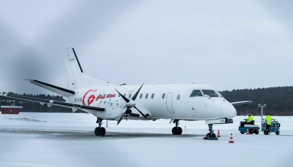 FØRSTE RUTEFLYVNING: Air Leap hadde sin første ruteflyvning på Rørosruta onsdag morgen. Air Leap flyr med Saab 340, som har plass til 34 passasjerer. Foto: Marit Langseth