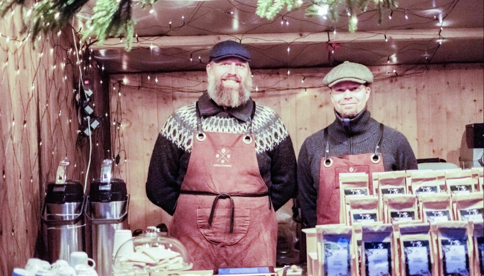 SEIER: Øver-Bakken Økologiske Kaffebrenneri innkasserte seieren i kampen om å bli julemarkedets beste stand. Foto: Privat