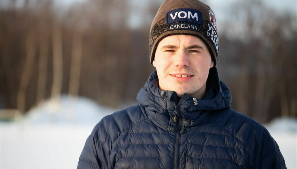 LIGGER I TETSSJIKTET: Niklas Rogne kjemper om førsteplassen i sin klasse i Finnmarksløpet. Foto: Eskil Buseth Folstad