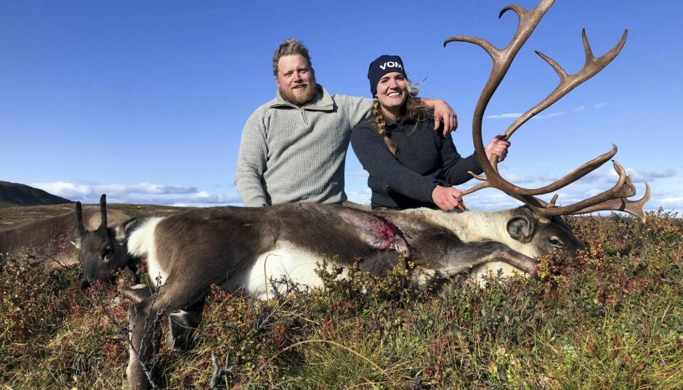 JEGERE: Jakt er en felles interesse for samboerparet Lillian Holden og Knut Halvor Jorde. I dag bor de i Nesbyen i Hallingdal. Foto: Privat
