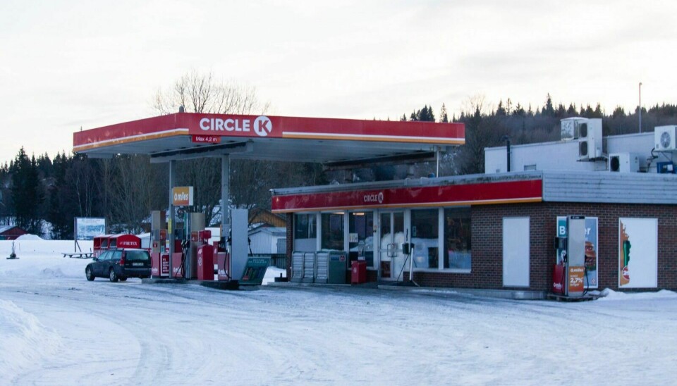 STENGER: Circle K-stasjonen i Ålen stenger dørene, men det vil fortsatt være mulig å fylle bensin fra pumpene. Arkivfoto: Eskil Buseth Folstad