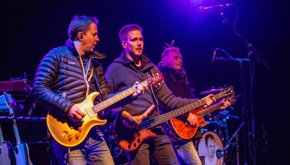 UTØVENDE MUSIKER: Arve Hitterdal (midten) har et nytt selskap. Et av formålene er utøvende musiker. Resten av formålet begir seg på gårdsdrift.