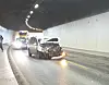 En personbil fikk store skader etter et trafikkuhell i Svølgjatunnel Foto: Eva Haukdal