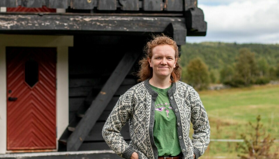 FRA SAMNANGER TIL GLÅMOS: Ida Johanne Aadland kommer fra Samnanger i Hordaland. Nå har hun flyttet inn i et stabbur på Glåmos. Foto: Marit Langseth
