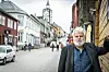 BEKYMRET: Varaordfører Bjørn Salvesen er bekymret for at det blir stadig flere tomme boliger i Røros sentrum. – Den største utfordringen er unntaket fra boplikt ved arv. Et annet problem er alle ulovlige feriehus der folk sier de bor i huset uten at det blir undersøkt nærmere, sier han. Foto: Nils Kåre Nesvold